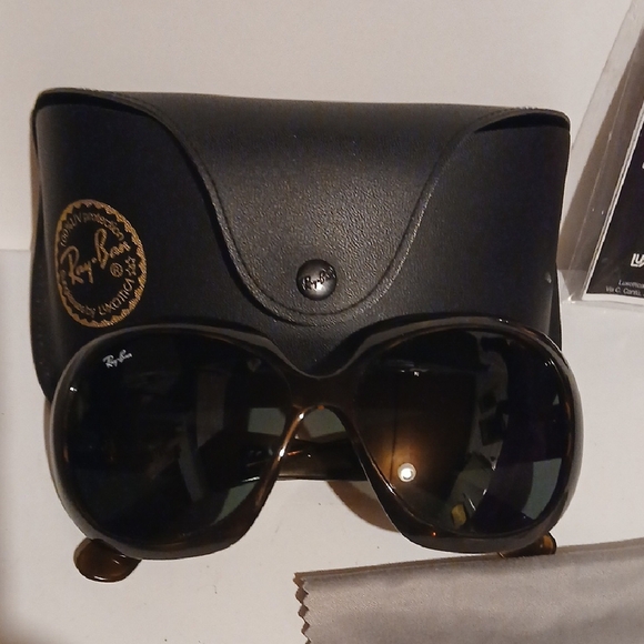 Ray-Ban Classic Black Sunglasses with Accessories main image 4